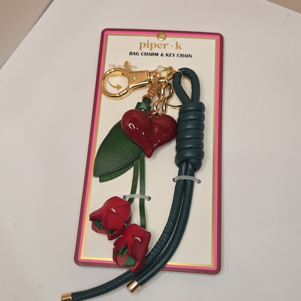 ❤️🔹️ Piper K🔹️ Beautiful Bag Charm Key Chain with flowers, heart - Picture 2 of 6